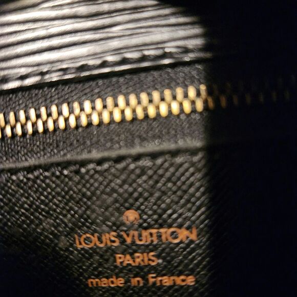 Louis Vuitton Saint Cloud  Black Epi  Leather Shoulder Bag With COA and Dustbag - Picture 11 of 13